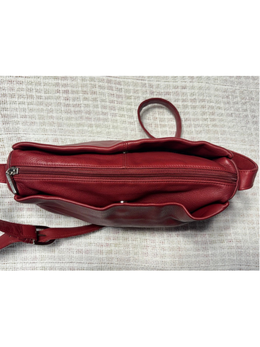 Stone Mountain Red Leather Triple Compartment Crossbody EUC - Picture 9 of 16